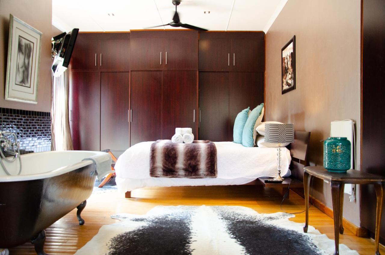 Desert Dew Guest House Hutchinson Екстер'єр фото