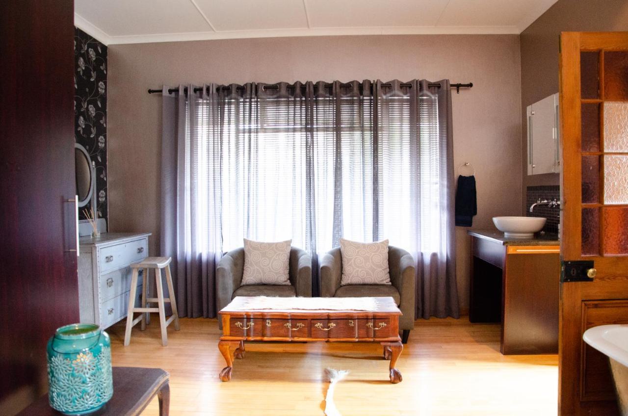 Desert Dew Guest House Hutchinson Екстер'єр фото