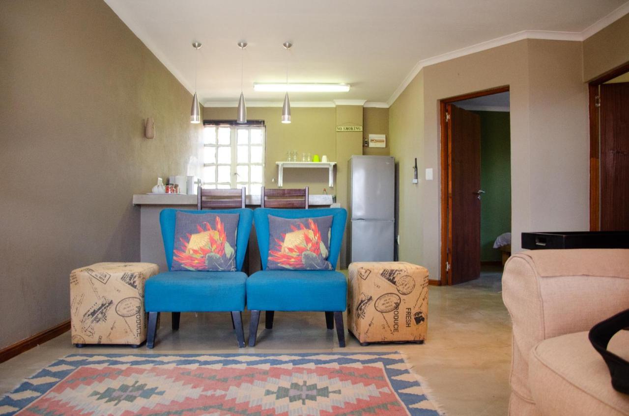 Desert Dew Guest House Hutchinson Екстер'єр фото