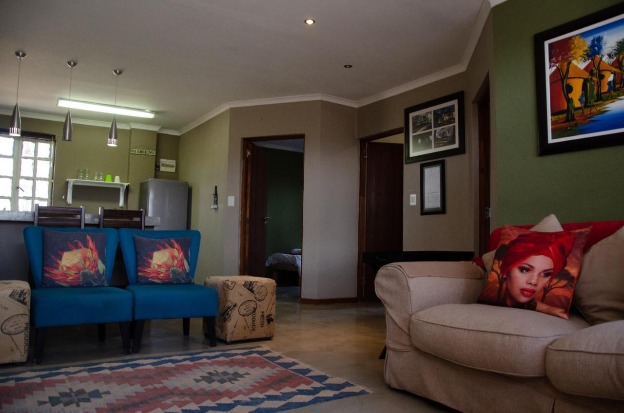 Desert Dew Guest House Hutchinson Екстер'єр фото