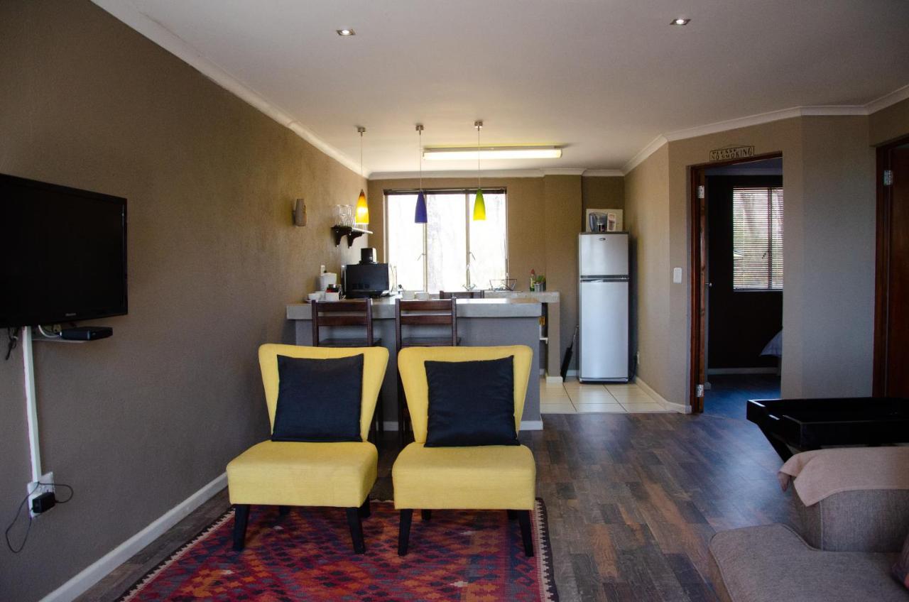 Desert Dew Guest House Hutchinson Екстер'єр фото