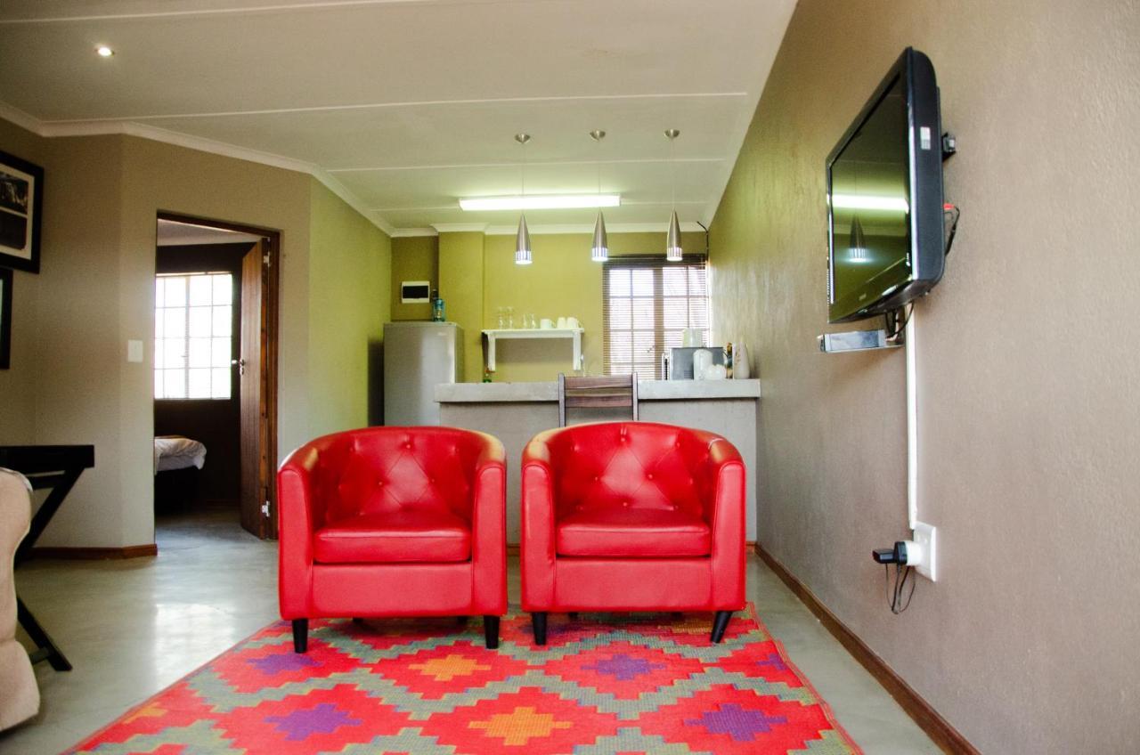 Desert Dew Guest House Hutchinson Екстер'єр фото
