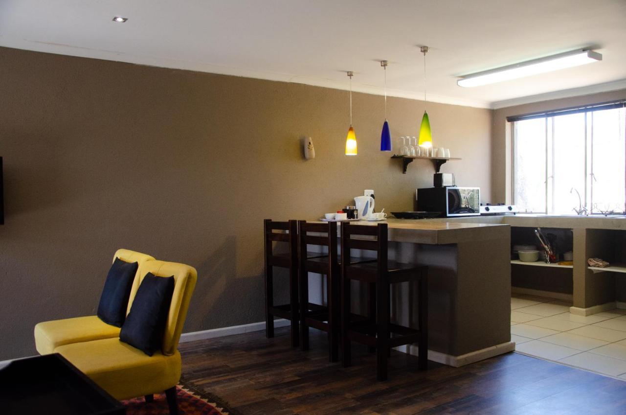 Desert Dew Guest House Hutchinson Екстер'єр фото