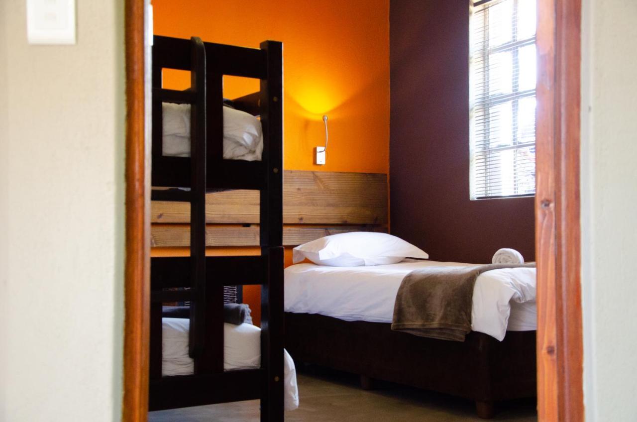 Desert Dew Guest House Hutchinson Екстер'єр фото