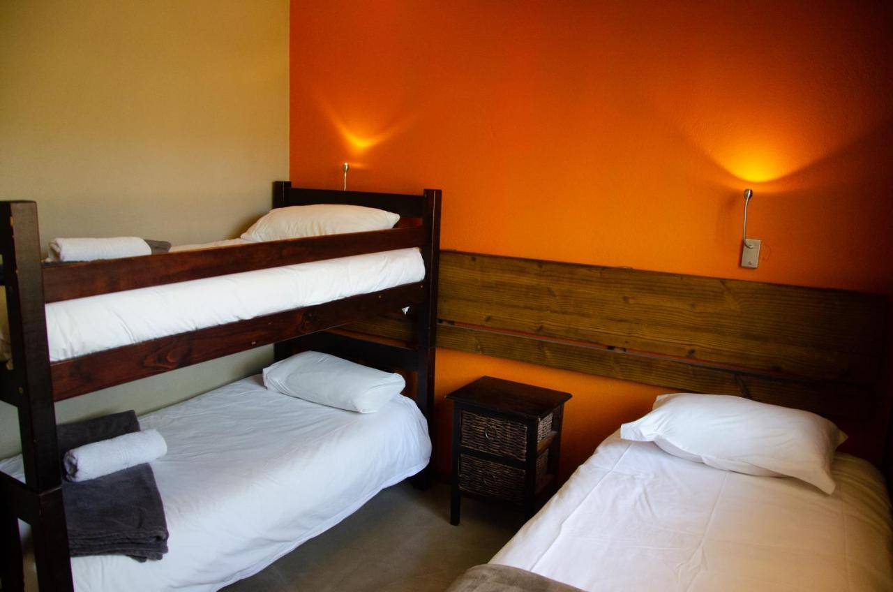 Desert Dew Guest House Hutchinson Екстер'єр фото