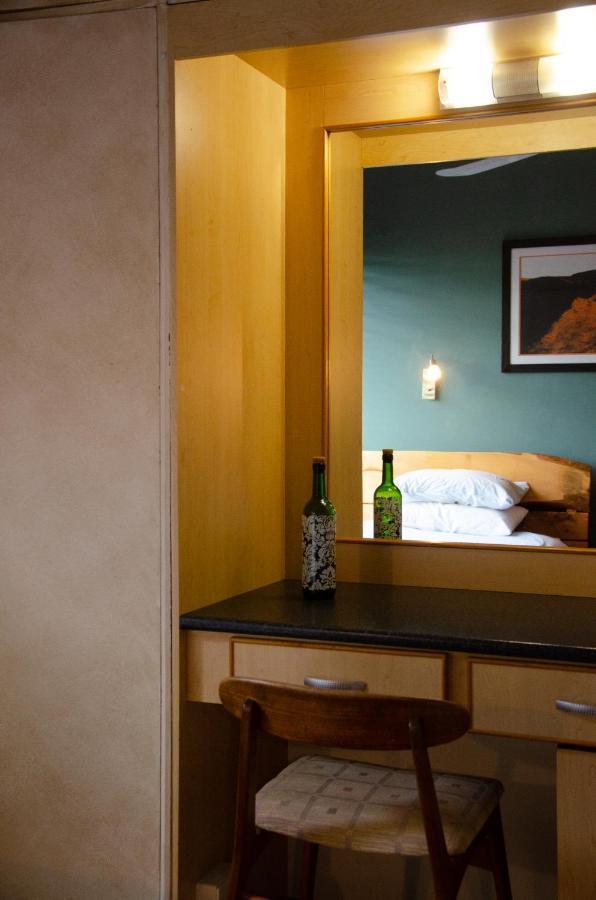 Desert Dew Guest House Hutchinson Екстер'єр фото