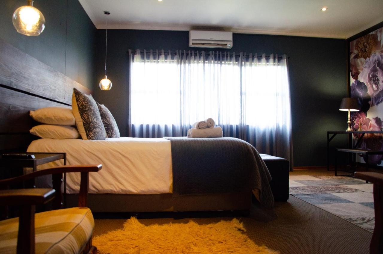 Desert Dew Guest House Hutchinson Екстер'єр фото