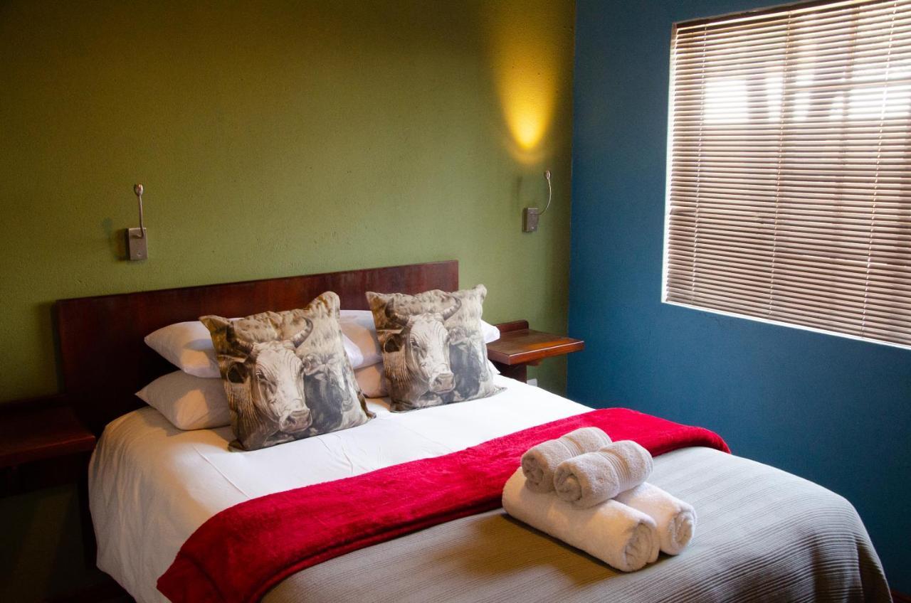 Desert Dew Guest House Hutchinson Екстер'єр фото