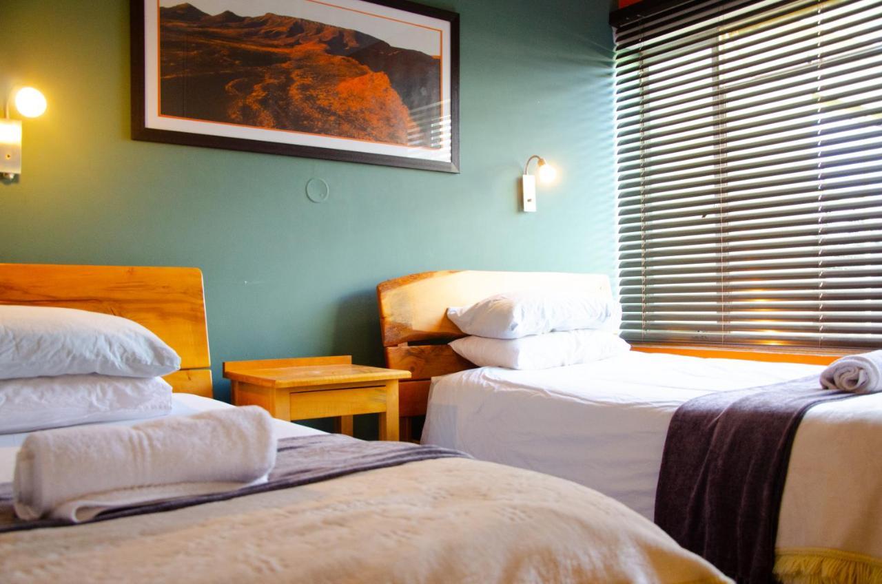 Desert Dew Guest House Hutchinson Екстер'єр фото