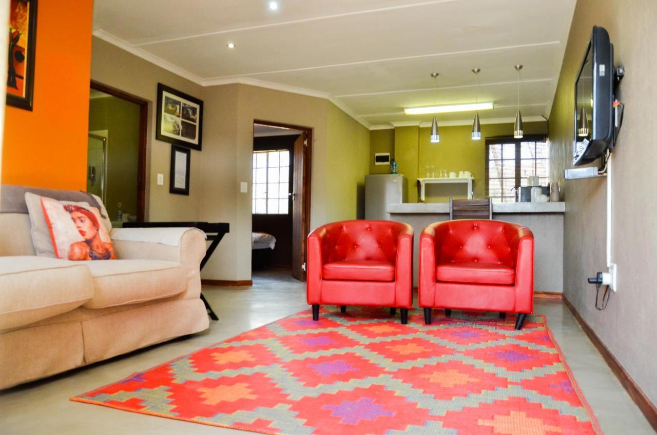 Desert Dew Guest House Hutchinson Екстер'єр фото